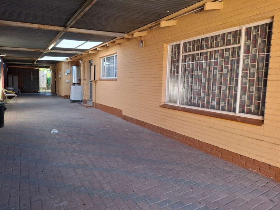 11 Bedroom Property for Sale in Brandwag Free State